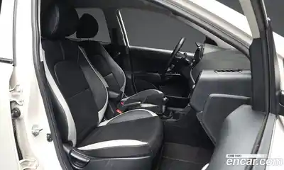 Kia Morning 2023 1.0 Автомат в Москве № 404044, миниатюра 11