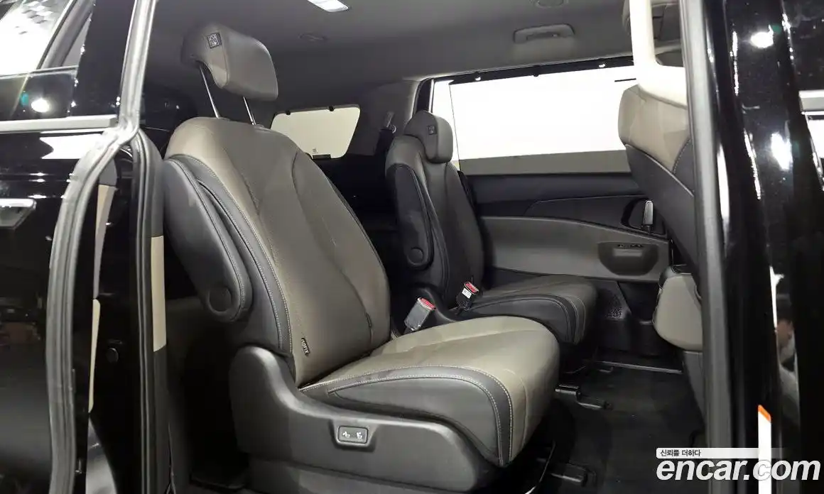 Kia Canival 2025 3.5 Автомат в Москве № 53473, фото 12