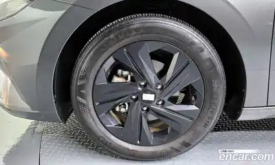 Hyundai Avante 2023 1.6 Автомат в Москве № 107841, миниатюра 9