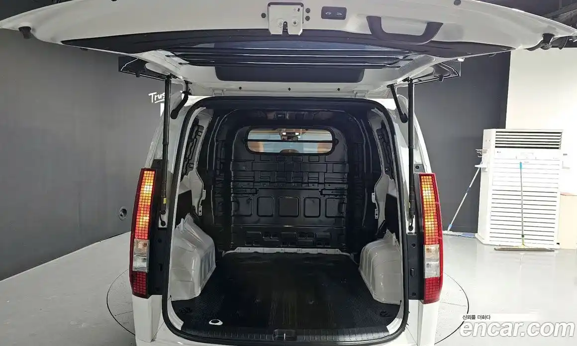 Hyundai Staria 2025 3.5 Автомат в Москве № 108250, фото 15