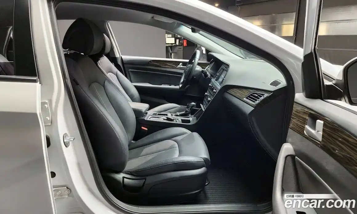 Hyundai Sonata 2017 2.0 Автомат в Москве № 112764, фото 5