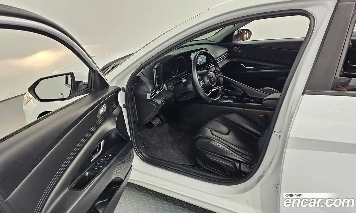 Hyundai Avante 2023 1.6 Автомат в Москве № 114613, фото 13