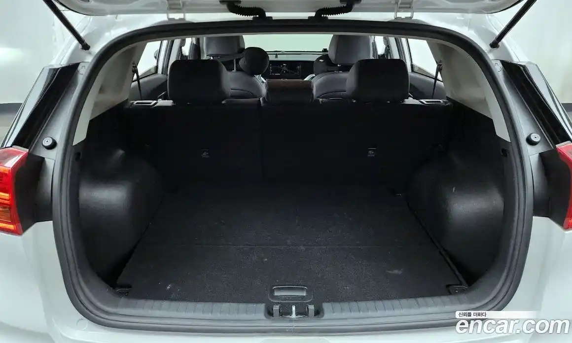 Kia Niro 2020 1.6 Автомат в Москве № 121108, фото 13