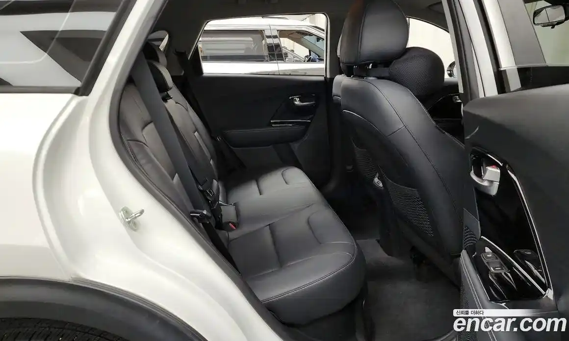 Kia Niro 2020 1.6 Автомат в Москве № 121108, фото 15