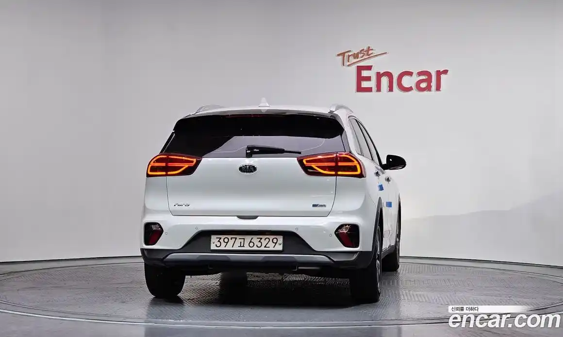 Kia Niro 2020 1.6 Автомат в Москве № 121108, фото 18