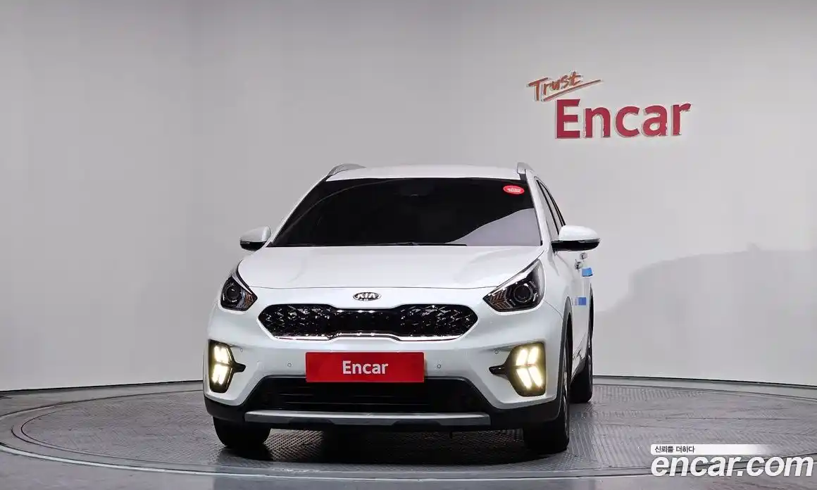 Kia Niro 2020 1.6 Автомат в Москве № 121108, фото 6