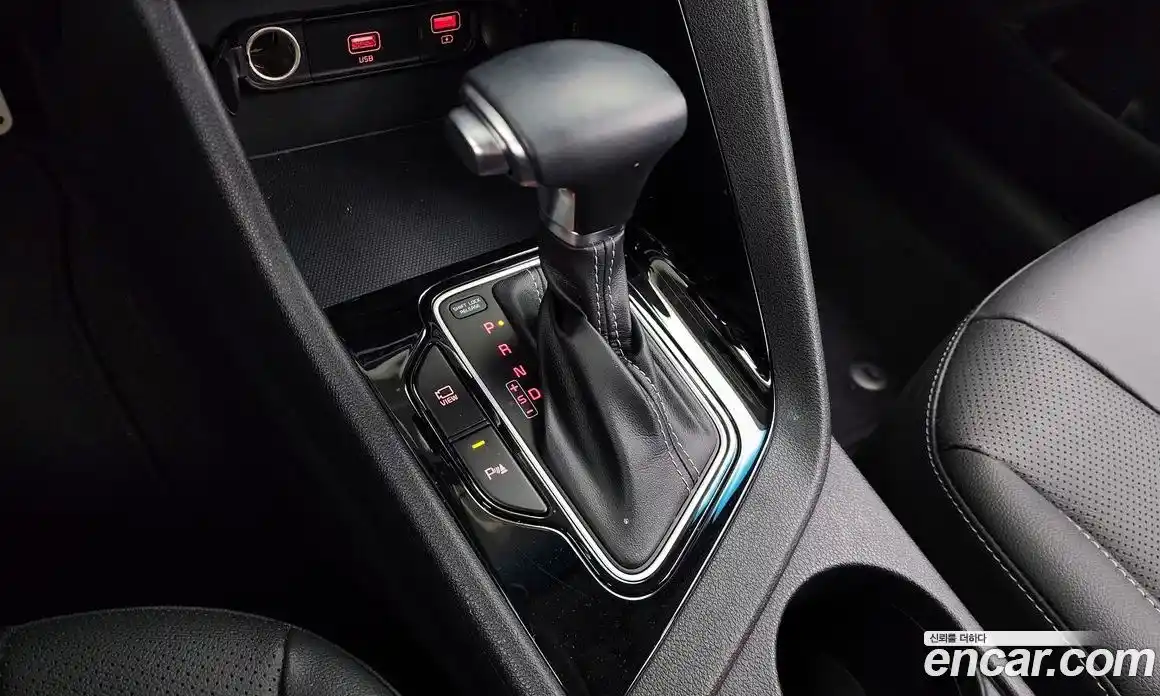 Kia Niro 2020 1.6 Автомат в Москве № 121108, фото 8