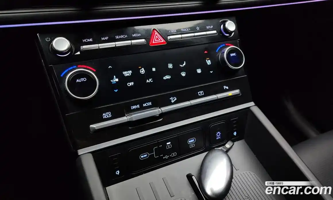 Hyundai Santa Fe 2024 1.6 Автомат в Москве № 124783, фото 11