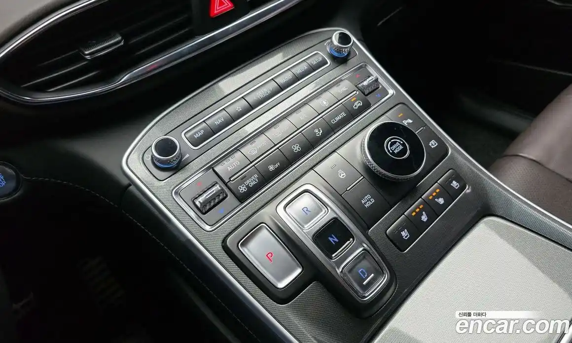 Hyundai Santa Fe 2023 1.6 Автомат в Москве № 126342, фото 20