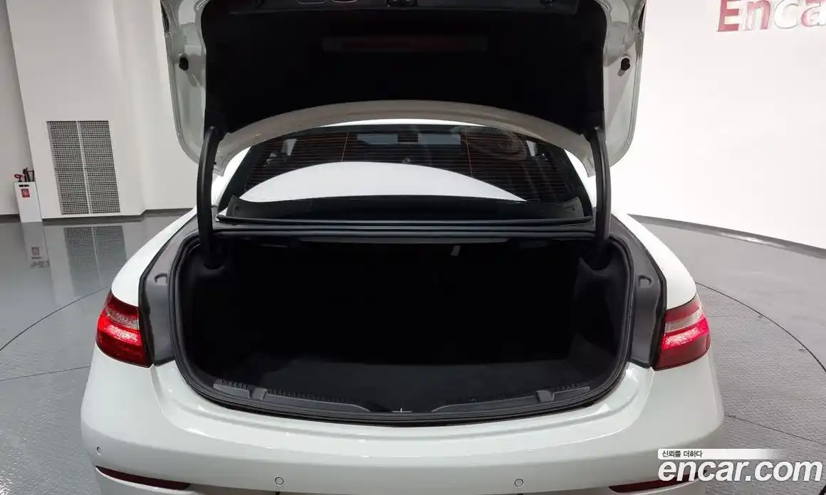 Mercedes-Benz E-Class 2018 1.9 Автомат в Москве № 147738, фото 11