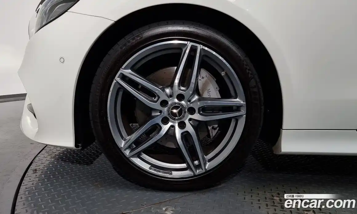 Mercedes-Benz E-Class 2018 1.9 Автомат в Москве № 147738, фото 19