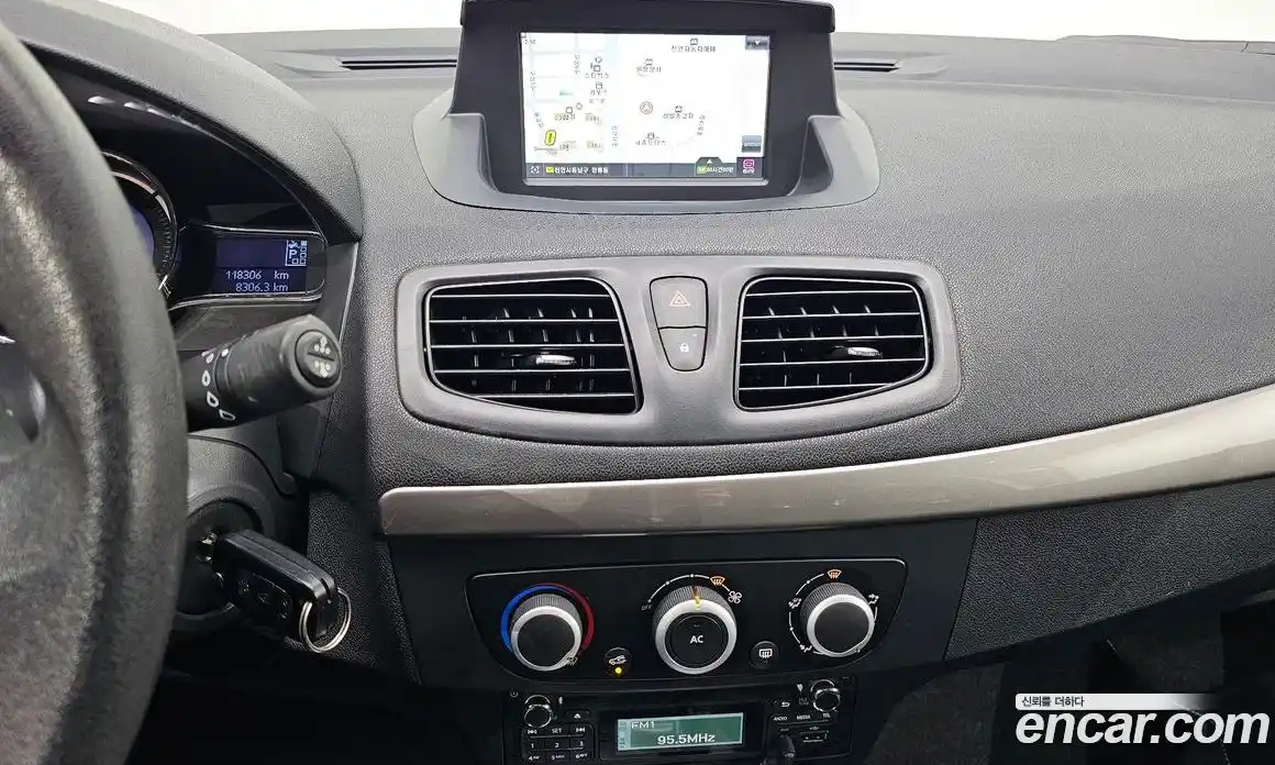 Renault SM3 2013 1.6 Автомат в Москве № 148444, фото 11