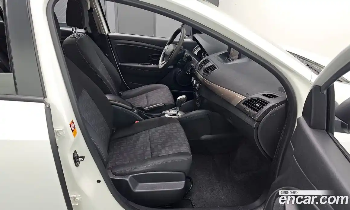 Renault SM3 2013 1.6 Автомат в Москве № 148444, фото 17