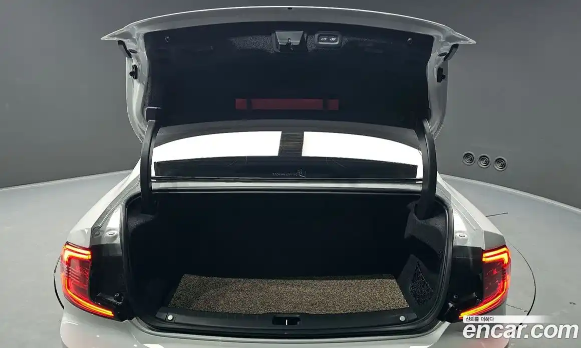 Volvo S90 2024 2.0 Автомат в Москве № 164270, фото 15