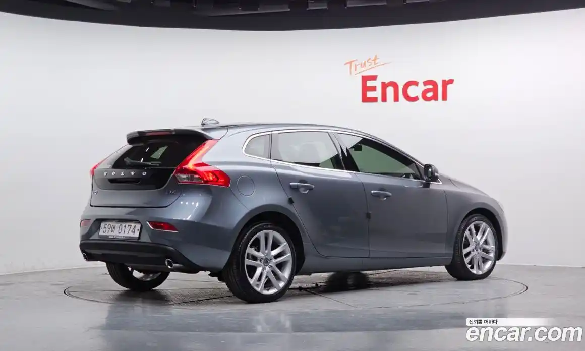 Volvo V40 2016 2.0 Автомат в Москве № 164404, фото 1