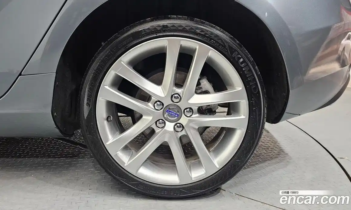 Volvo V40 2016 2.0 Автомат в Москве № 164404, фото 13