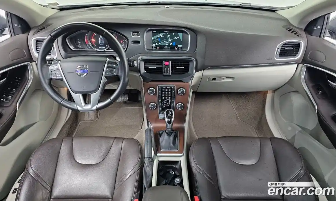 Volvo V40 2016 2.0 Автомат в Москве № 164404, фото 3