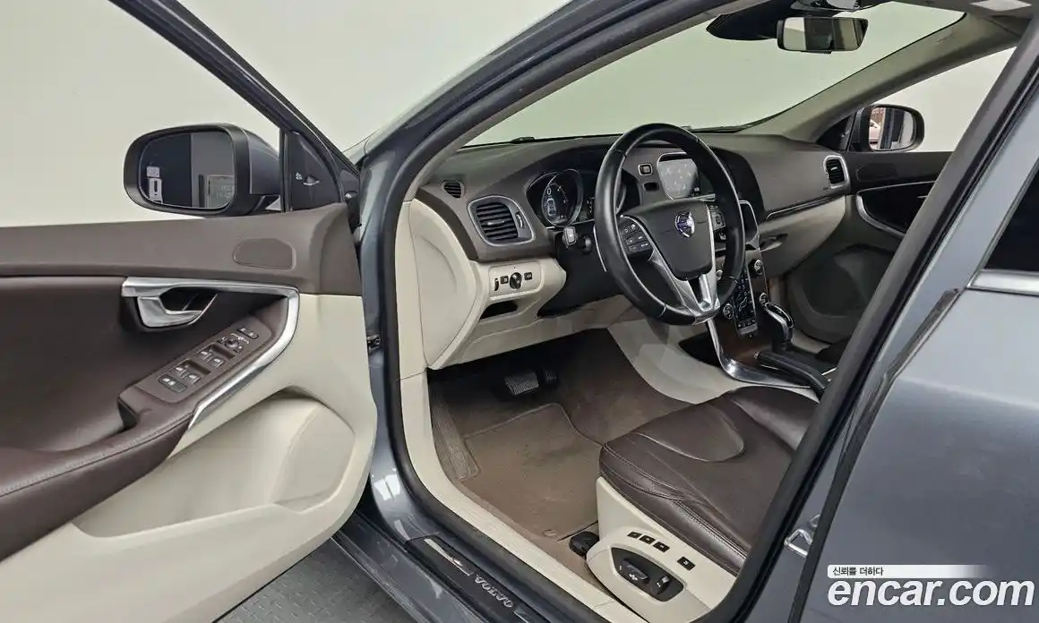 Volvo V40 2016 2.0 Автомат в Москве № 164404, фото 5