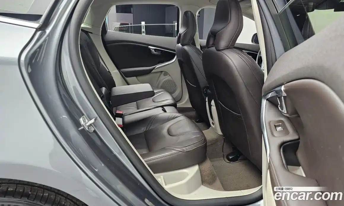 Volvo V40 2016 2.0 Автомат в Москве № 164404, фото 9