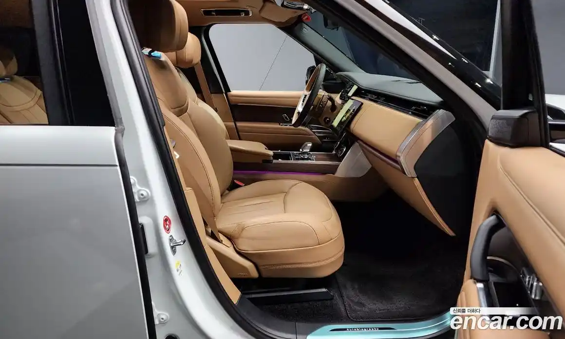 Land Rover Range-Rover 2023 4.4 Автомат в Москве № 166093, фото 9