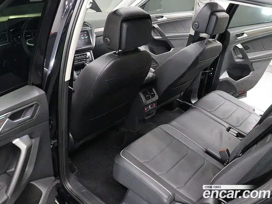 Volkswagen Tiguan 2023 2.0 Автомат в Москве № 169159, фото 15