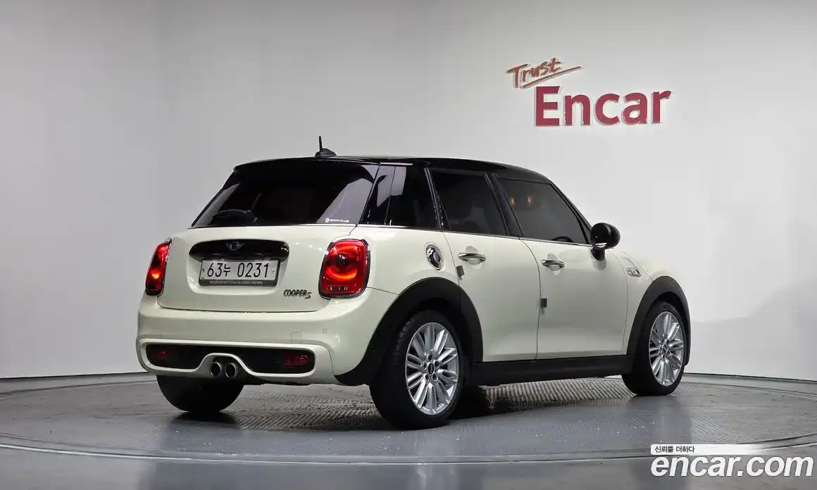 Mini Cooper 2017 2.0 Автомат в Москве № 175847, фото 17