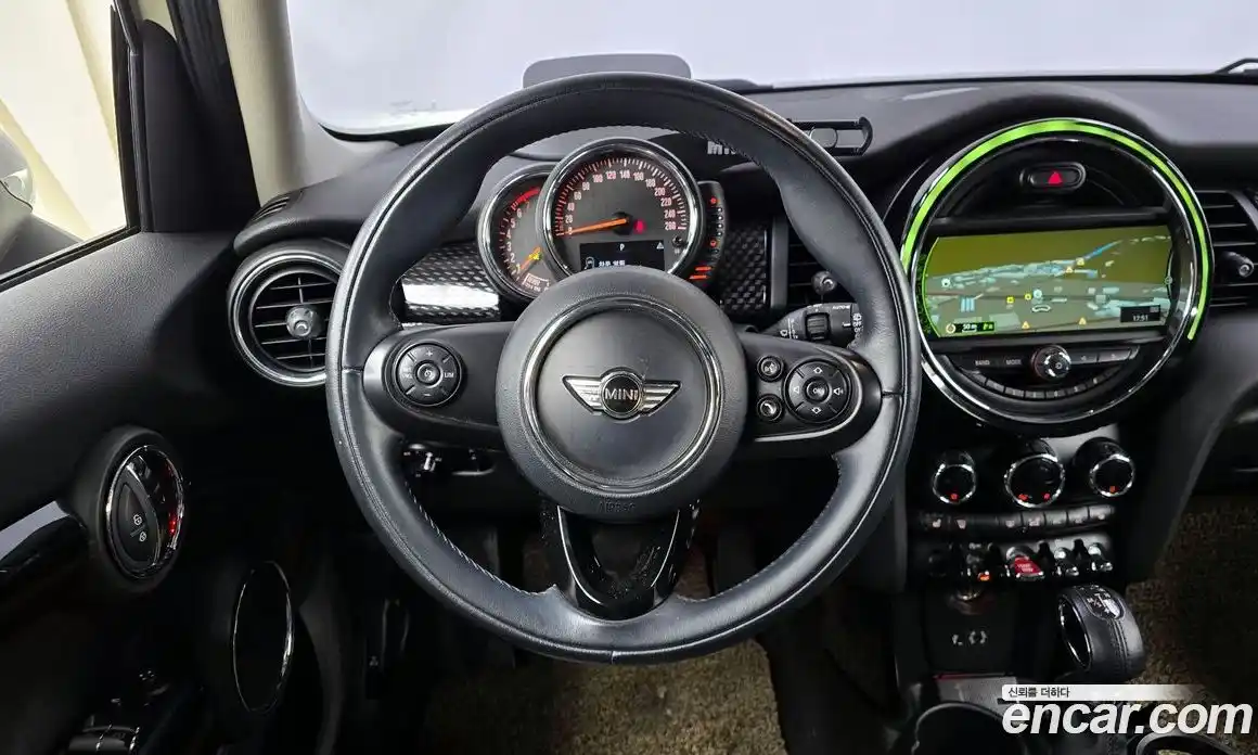 Mini Cooper 2017 2.0 Автомат в Москве № 175847, фото 19