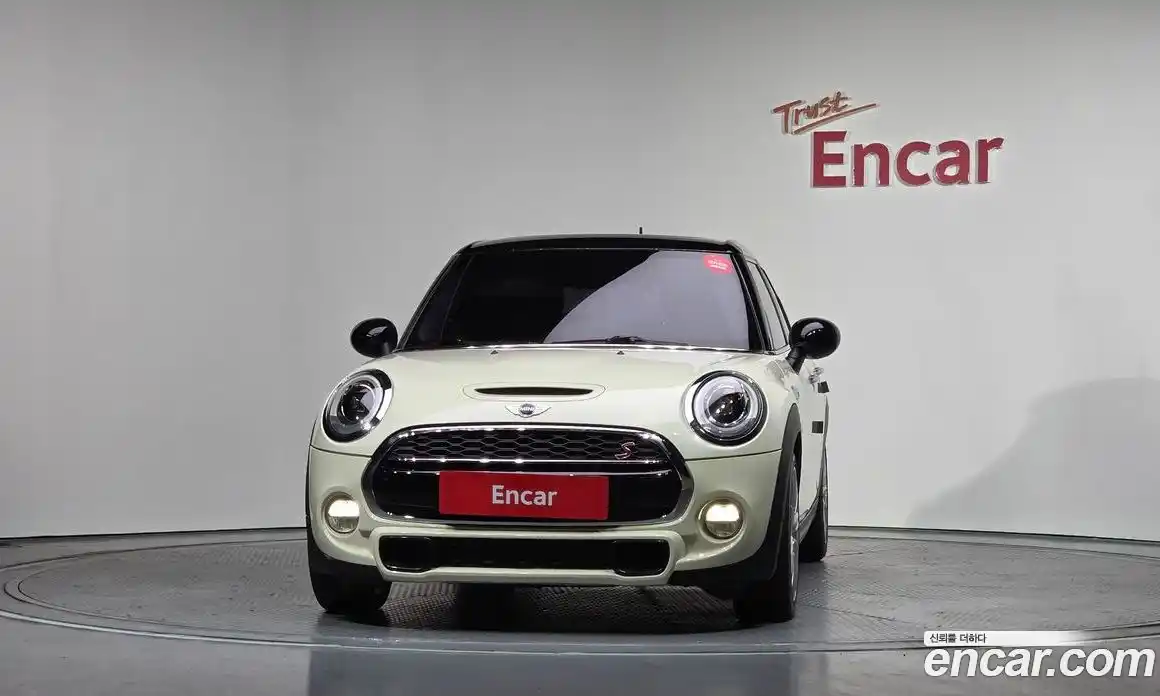 Mini Cooper 2017 2.0 Автомат в Москве № 175847, фото 20