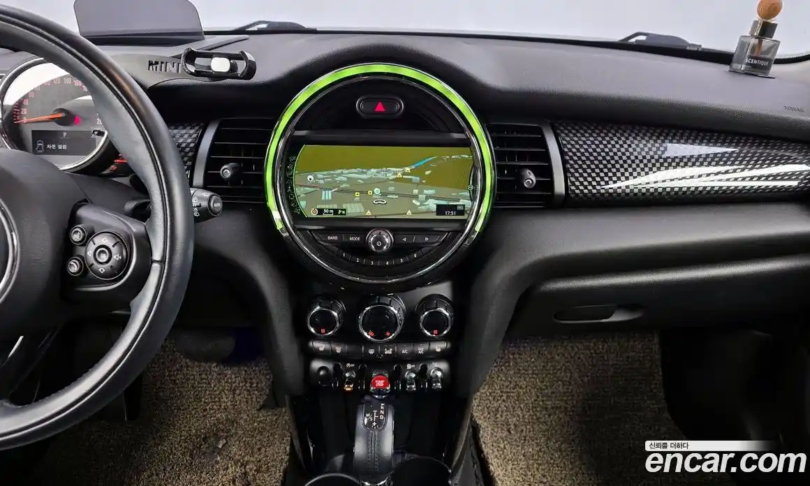 Mini Cooper 2017 2.0 Автомат в Москве № 175847, фото 3