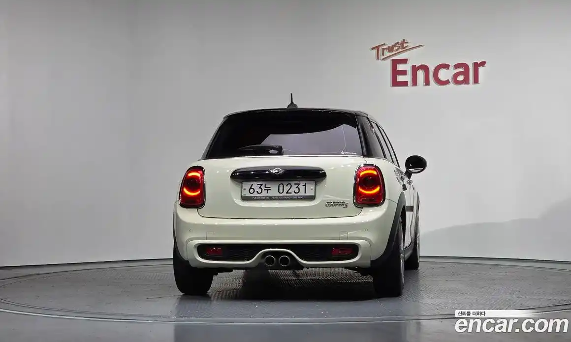 Mini Cooper 2017 2.0 Автомат в Москве № 175847, фото 9