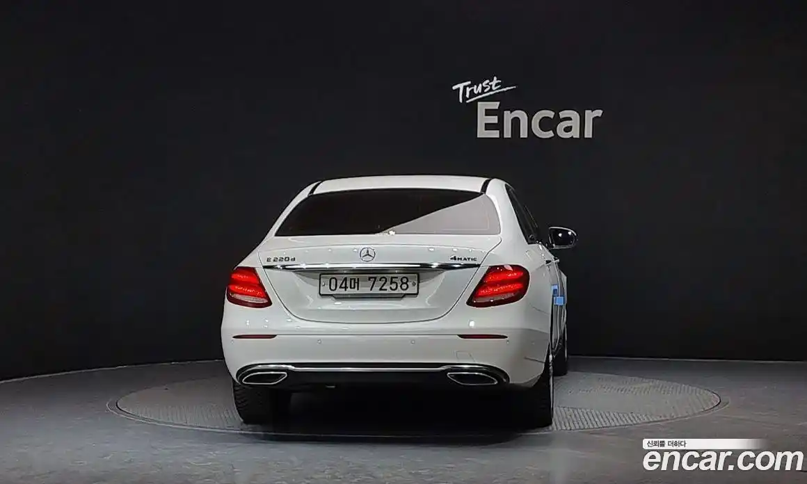 Mercedes-Benz E-Class 2018 1.9 Автомат в Москве № 195417, фото 16