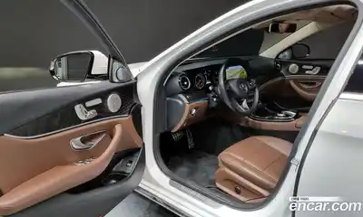 Mercedes-Benz E-Class 2018 1.9 Автомат в Москве № 195417, миниатюра 4