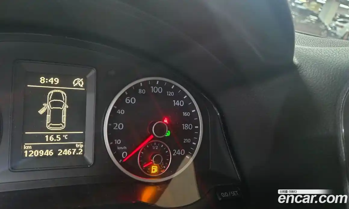 Volkswagen Tiguan 2015 2.0 Автомат в Москве № 196389, фото 11