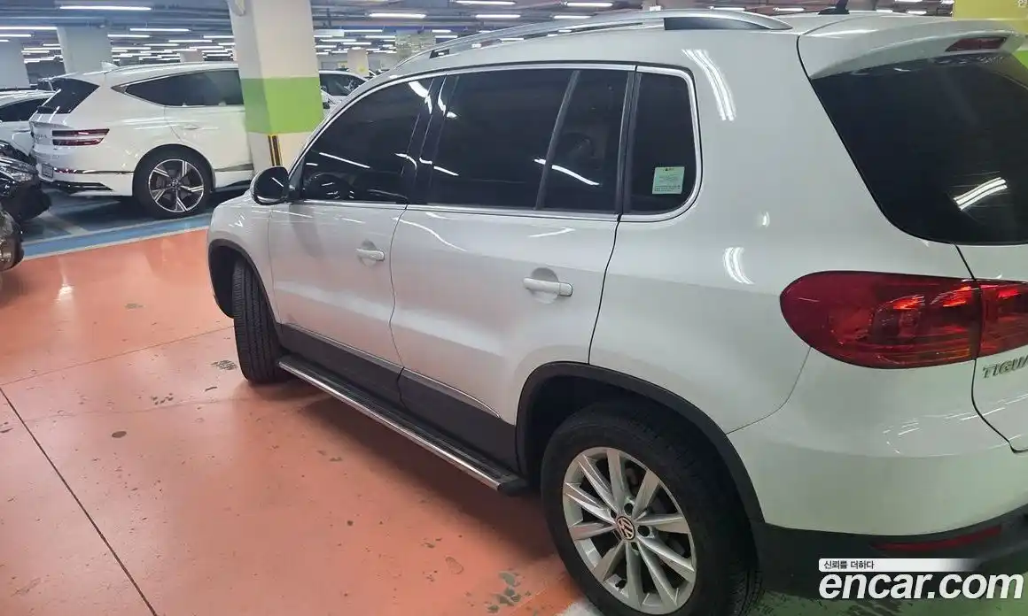 Volkswagen Tiguan 2015 2.0 Автомат в Москве № 196389, фото 5