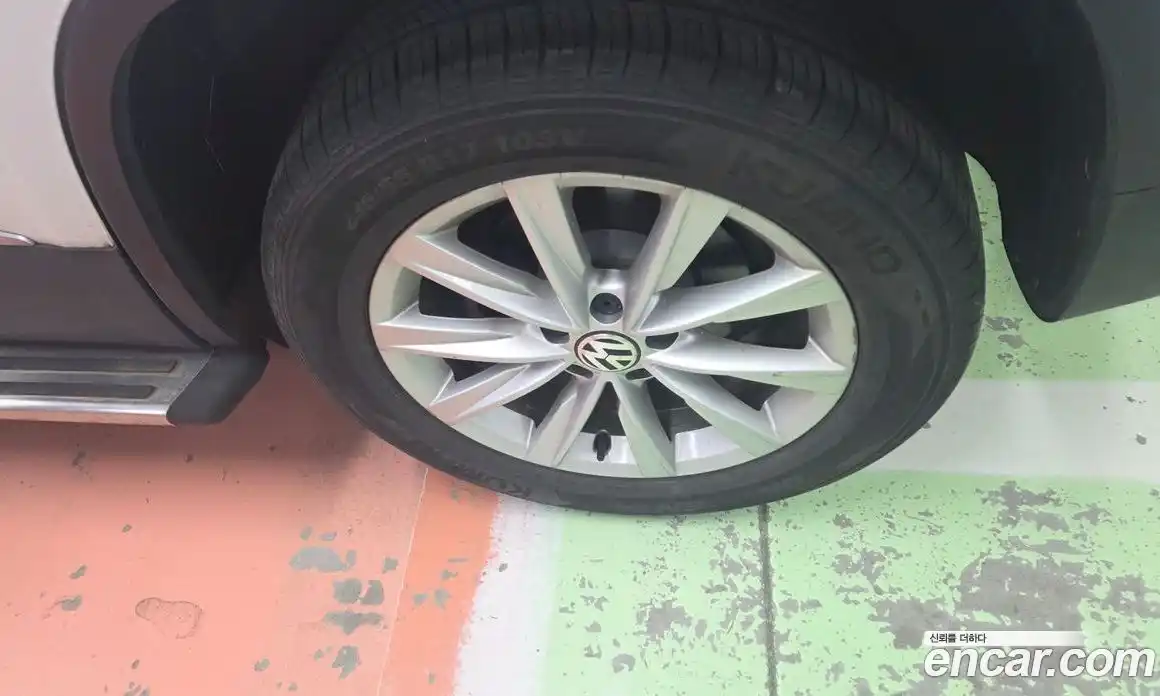 Volkswagen Tiguan 2015 2.0 Автомат в Москве № 196389, фото 9