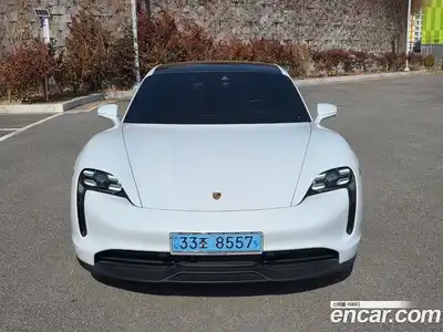 Porsche Taycan 2021 0.1 Автомат в Москве № 197473, миниатюра 3