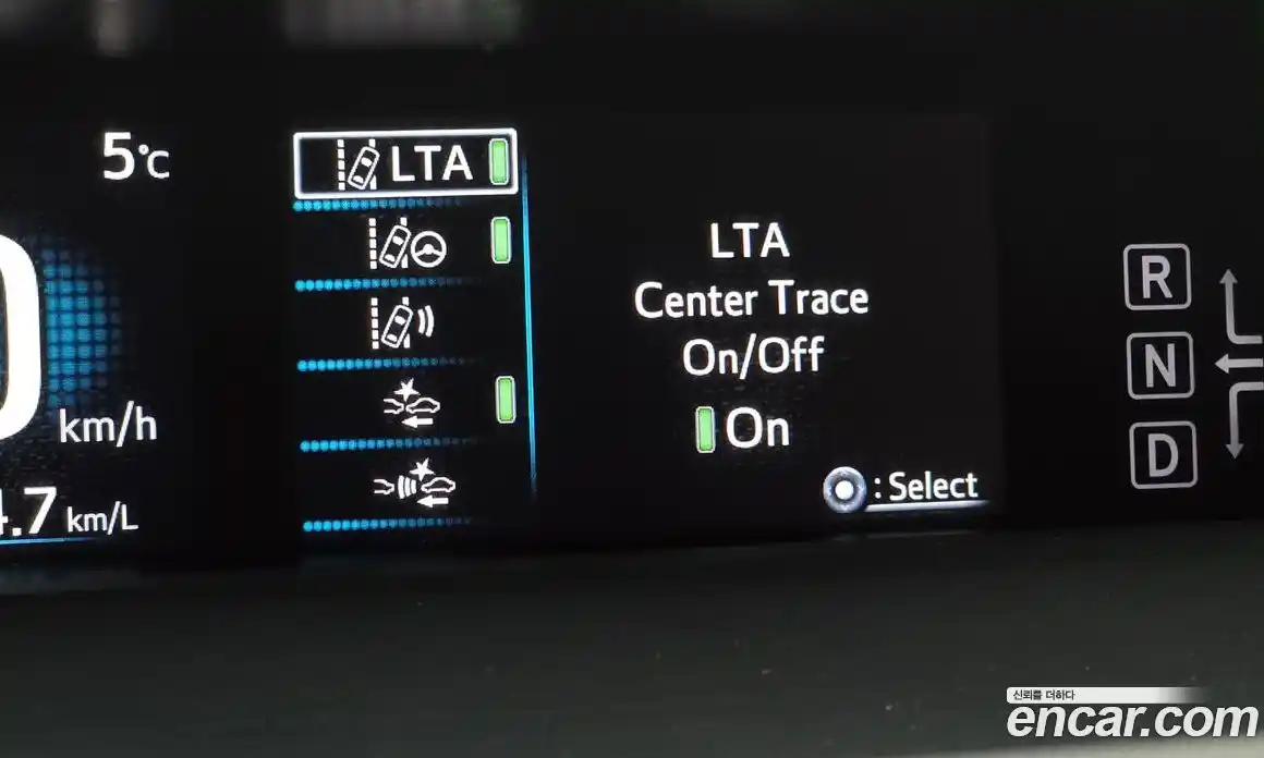 Toyota Prius 2022 1.8 Автомат в Москве № 199613, фото 16