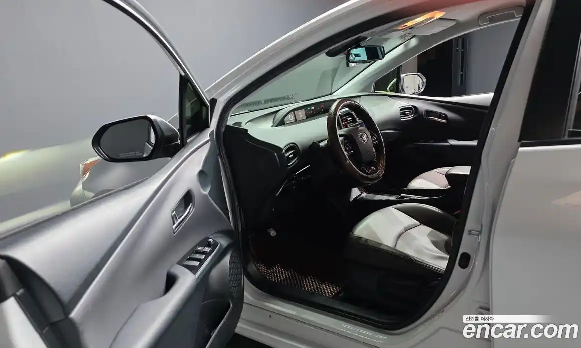 Toyota Prius 2022 1.8 Автомат в Москве № 199613, фото 10