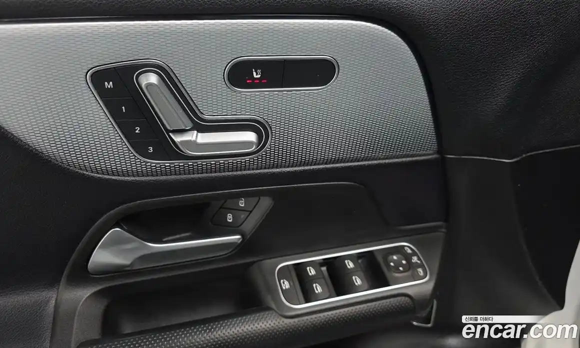 Mercedes-Benz GLB-Class 2021 1.9 Автомат в Москве № 205319, фото 17