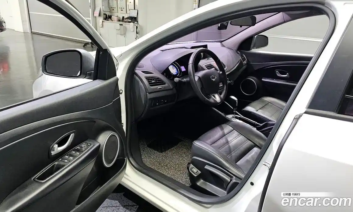 Renault SM3 2015 1.6 Автомат в Москве № 209392, фото 12