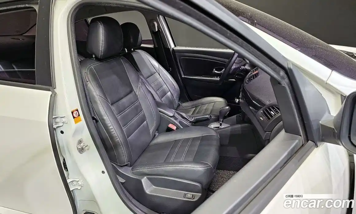 Renault SM3 2015 1.6 Автомат в Москве № 209392, фото 13