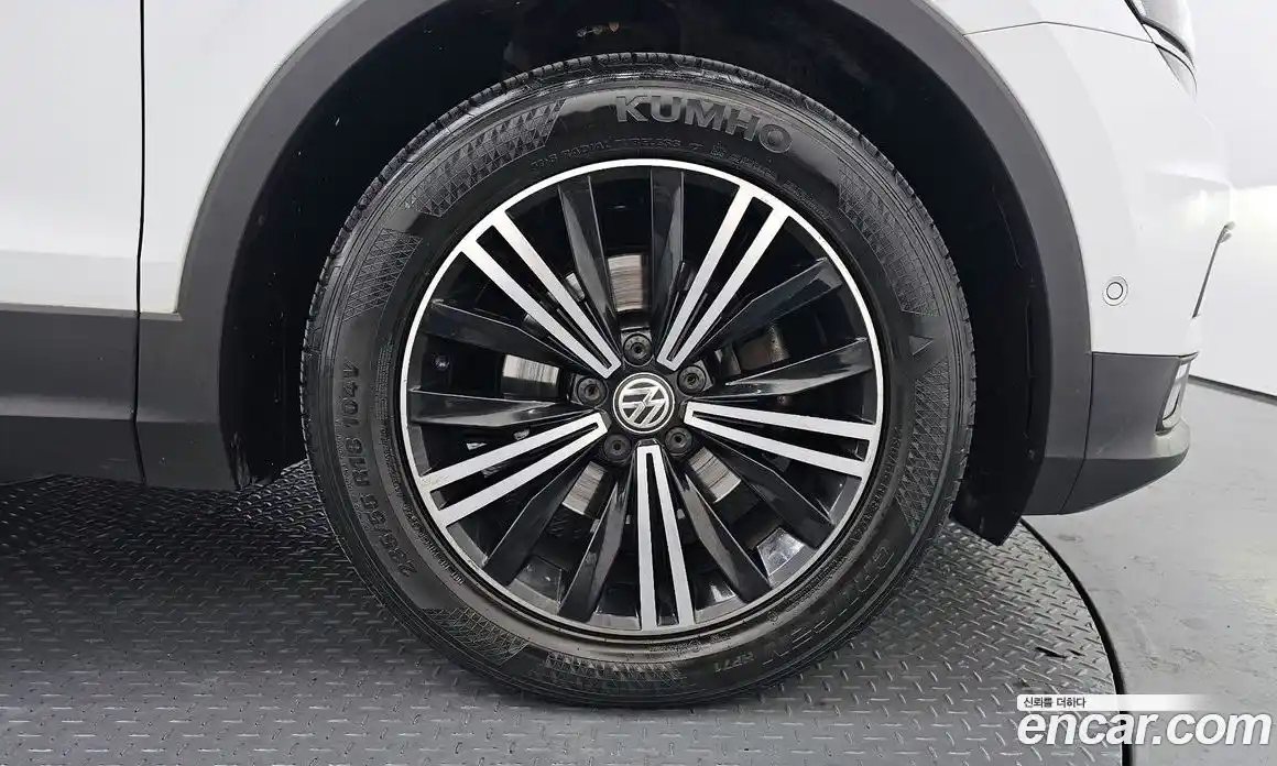 Volkswagen Tiguan 2020 2.0 Автомат в Москве № 215119, фото 17