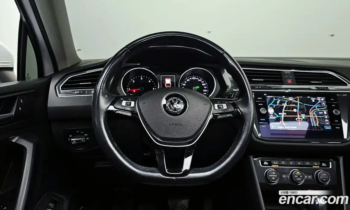Volkswagen Tiguan 2020 2.0 Автомат в Москве № 215119, фото 3