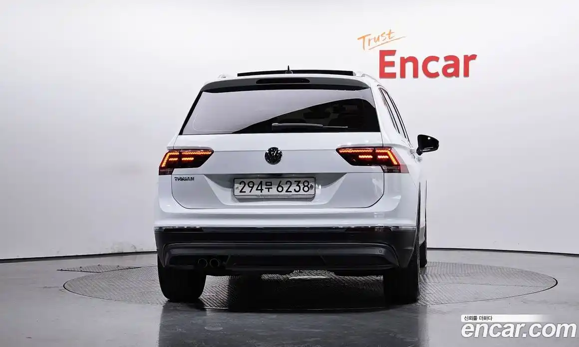 Volkswagen Tiguan 2020 2.0 Автомат в Москве № 215119, фото 5