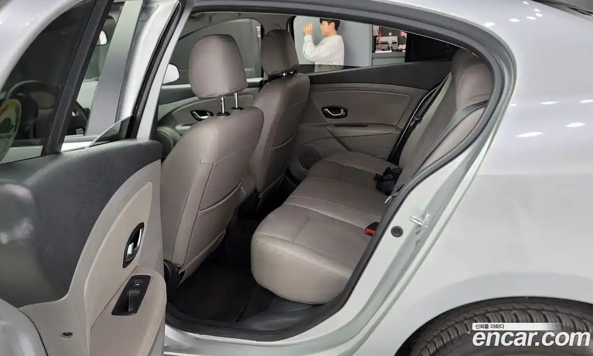 Renault SM3 2010 1.6 Автомат в Москве № 222728, фото 14