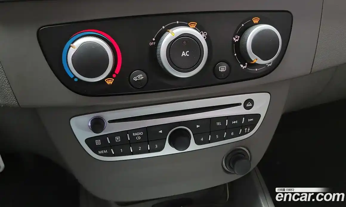 Renault SM3 2010 1.6 Автомат в Москве № 222728, фото 15