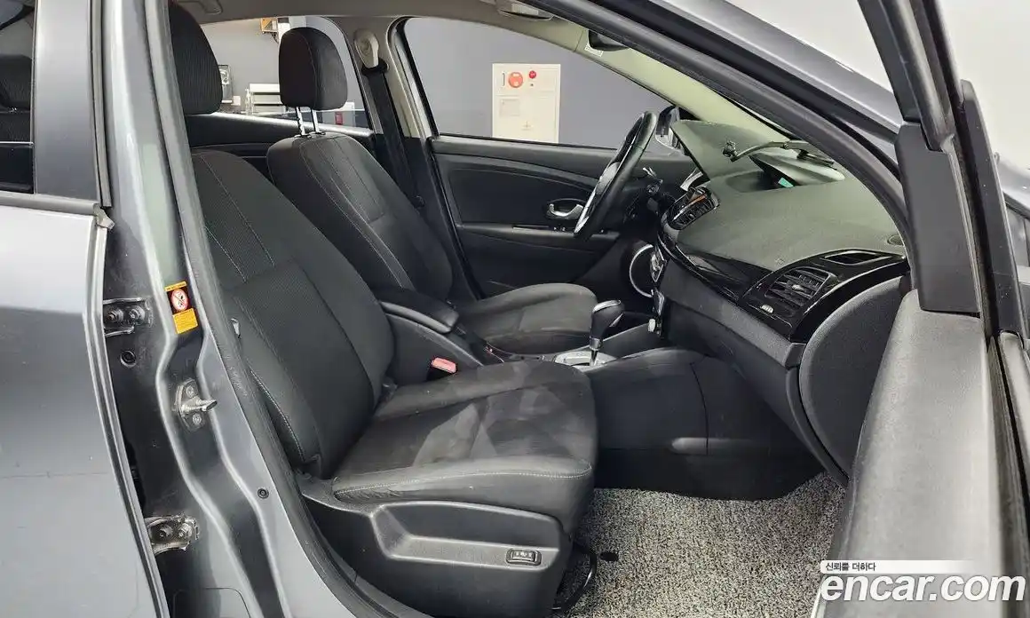 Renault SM3 2016 1.6 Автомат в Москве № 226041, фото 13