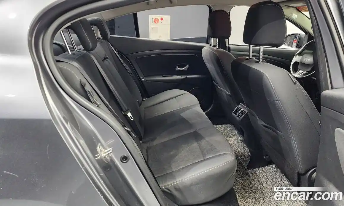 Renault SM3 2016 1.6 Автомат в Москве № 226041, фото 19