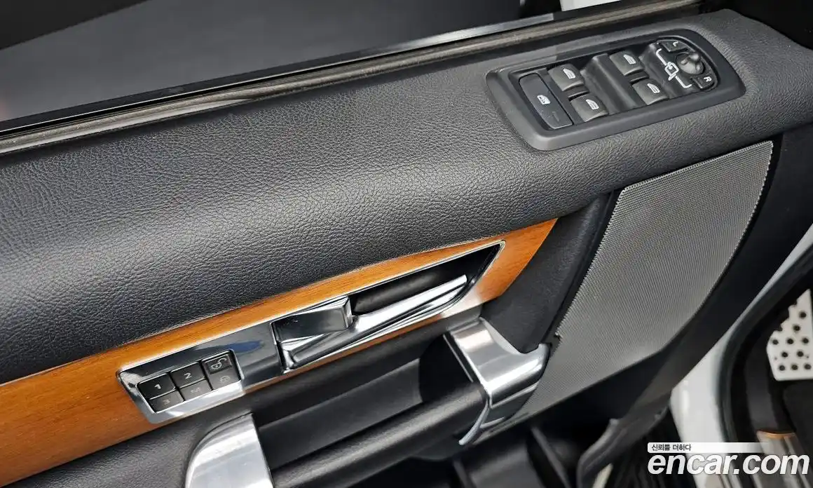 Land Rover Discovery 2013 3.0 Автомат в Москве № 228542, фото 14