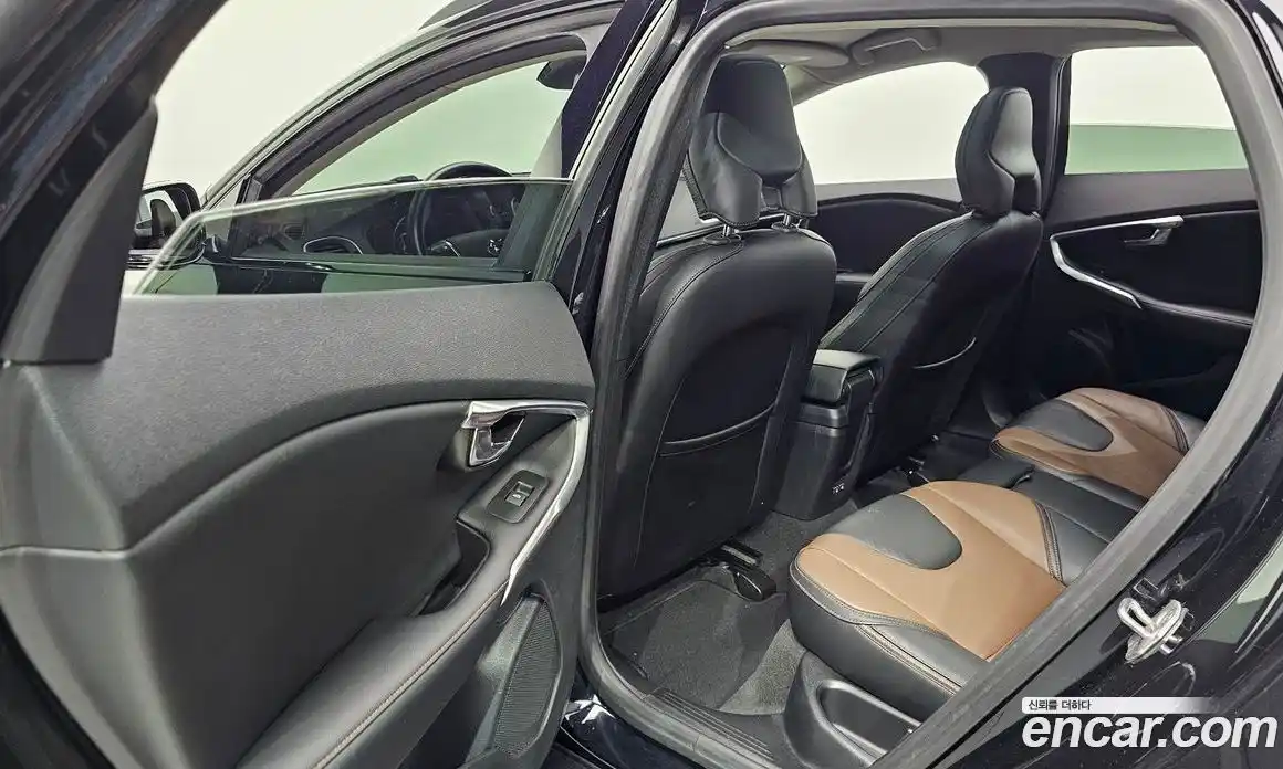 Volvo V40 2015 2.0 Автомат в Москве № 230573, фото 11